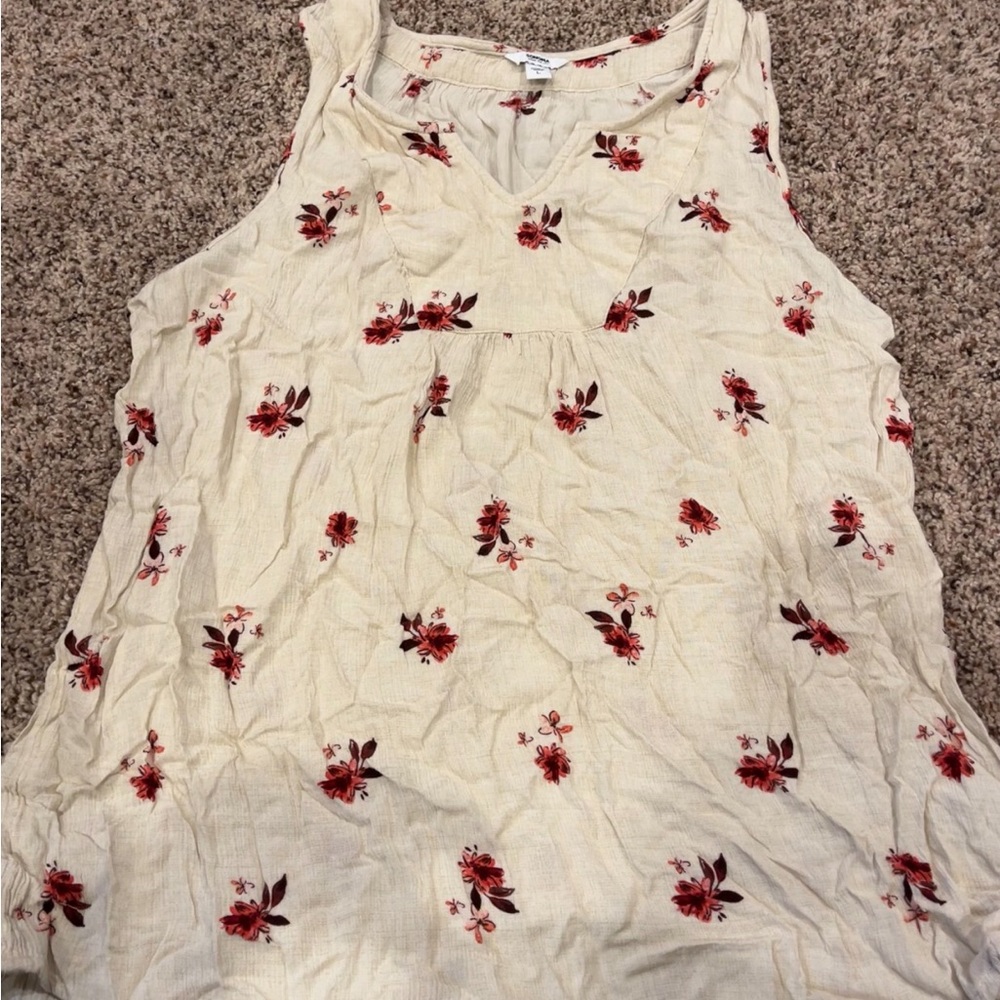 Sonoma Women’s Cream with red/pink Flower Top Size Large